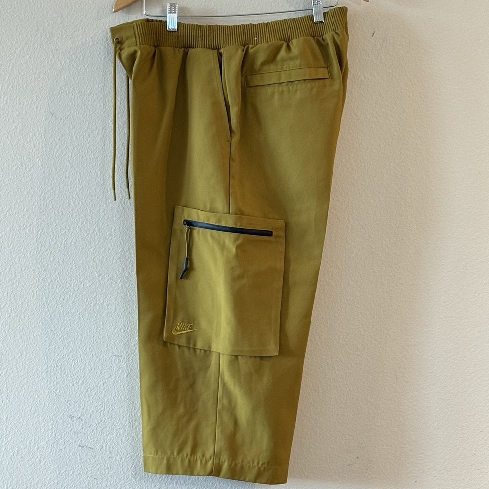 Nike‎ Tech Pack Woven Utility Cargo Shorts Mustard Yellow Mens Large